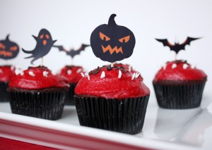 Halloween Cupcakes: The Ghoulish Graveyard and The Bleeding Eye