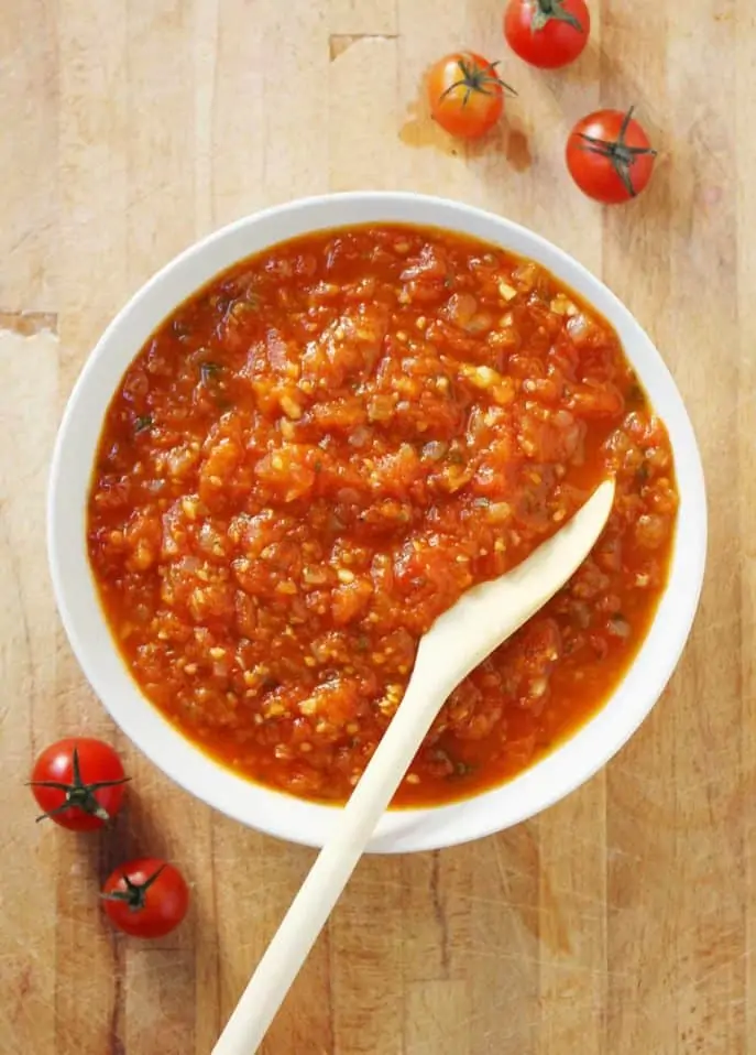 How to Make Fresh Tomato Sauce // FoodNouveau.com