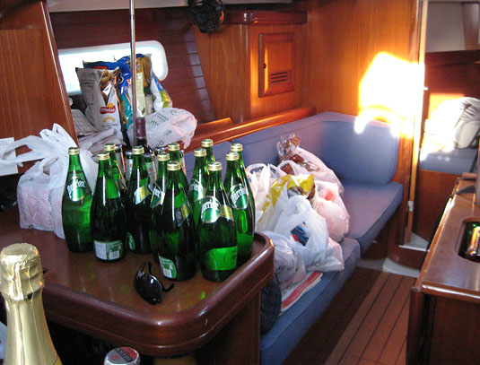 The sheer quantity of groceries we had to store into the boat was frightning at first, but we managed to fit everything in.