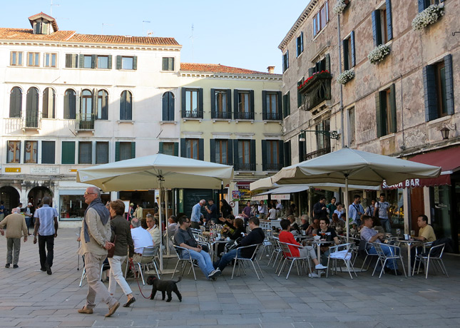 One reason to go to Venice: To soak up the sun on whatever terrace call your name. / FoodNouveau.com