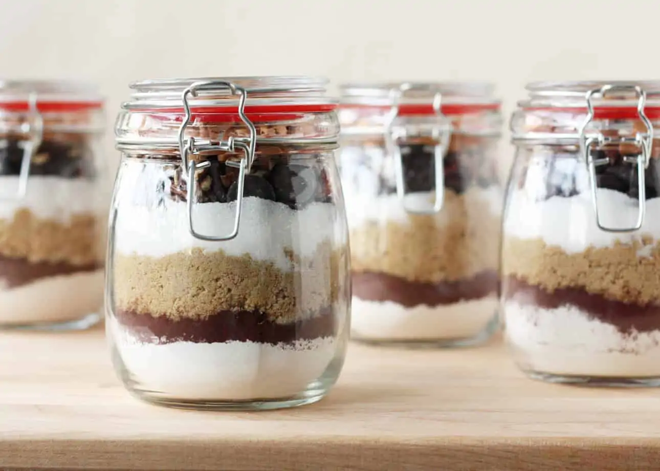 The Perfect Holiday Gift: Brownies in a Jar // FoodNouveau.com