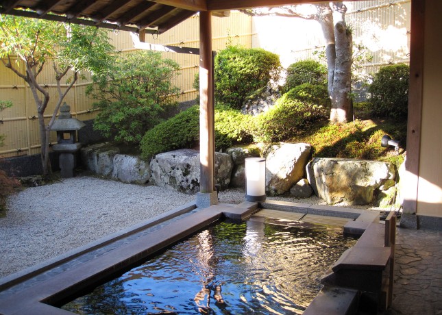 The outdoor onsen (hot spring bath) at Seryo, a ryokan (Japanese inn) in the Ohara region of Japan, an hour north of Kyoto. // FoodNouveau.com