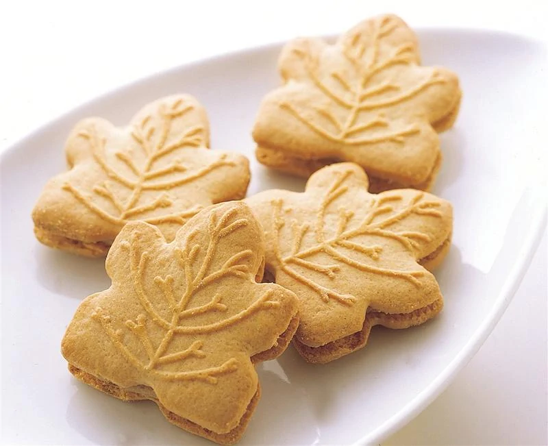 Commercial maple leaf cookies // FoodNouveau.com