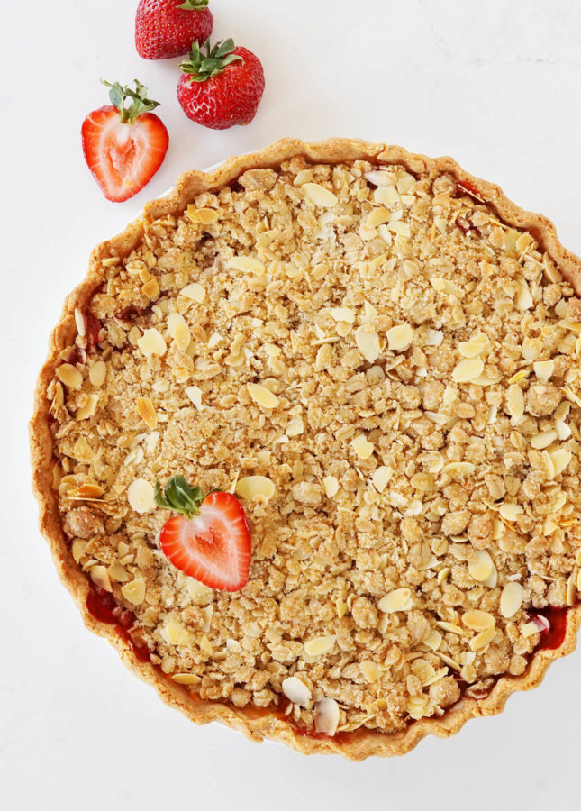 Strawberry Rhubarb Crumble Pie // FoodNouveau.com