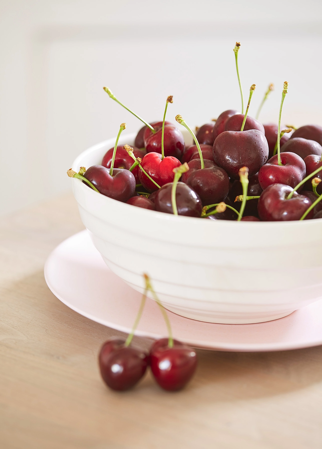 A bowl of fresh, ripe cherries // FoodNouveau.com