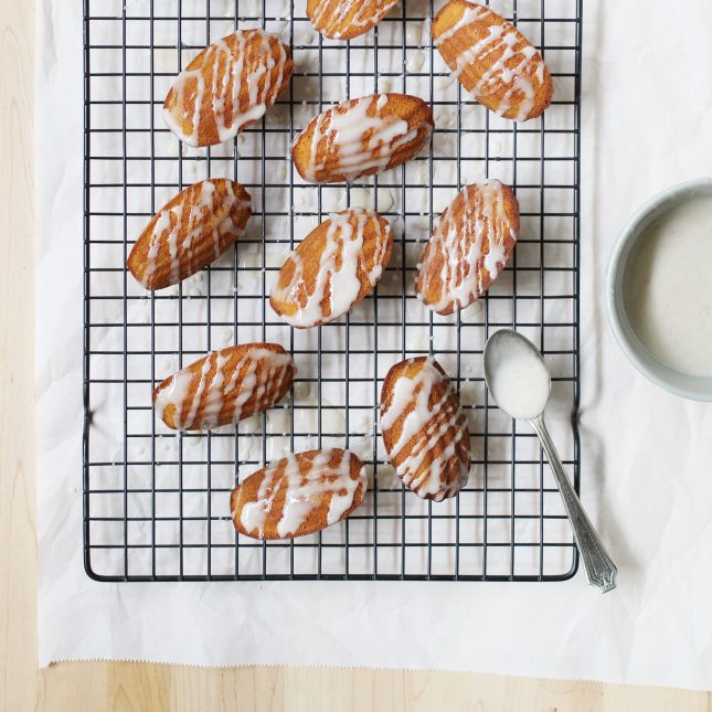 These elegant Pumpkin Madeleines combine comforting fall flavors, sweetened by an irresistible maple glaze. The perfect treat to share with loved ones! Pumpkin Madeleines with Spiced Maple Glaze // FoodNouveau.com