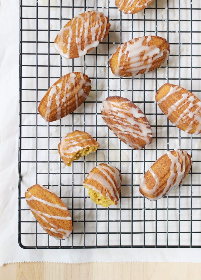 These elegant Pumpkin Madeleines combine comforting fall flavors, sweetened by an irresistible maple glaze. The perfect treat to share with loved ones! Pumpkin Madeleines with Spiced Maple Glaze // FoodNouveau.com