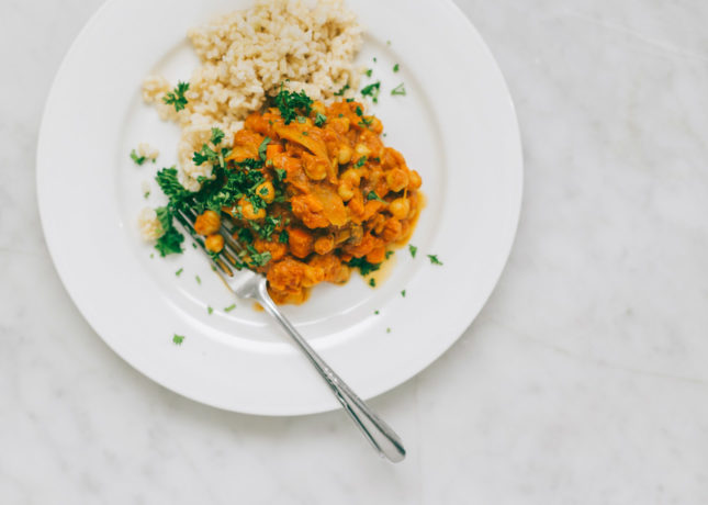 {Cooking with Friends} Pantry Chana Masala with Brown Rice, by Yummy Beet // FoodNouveau.com