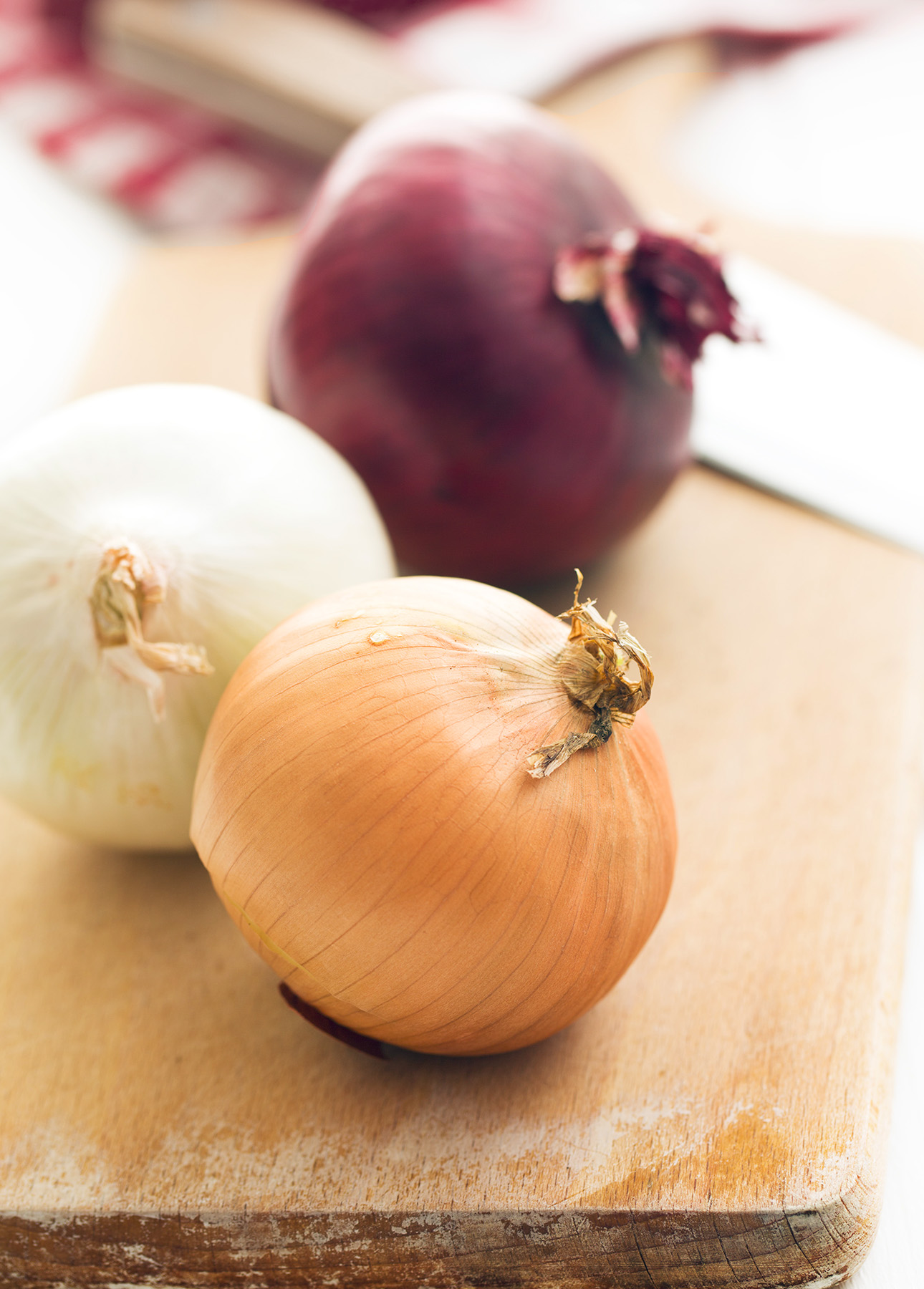 Various varieties of onions that can be used to make Classic French Onion Soup // FoodNouveau.com