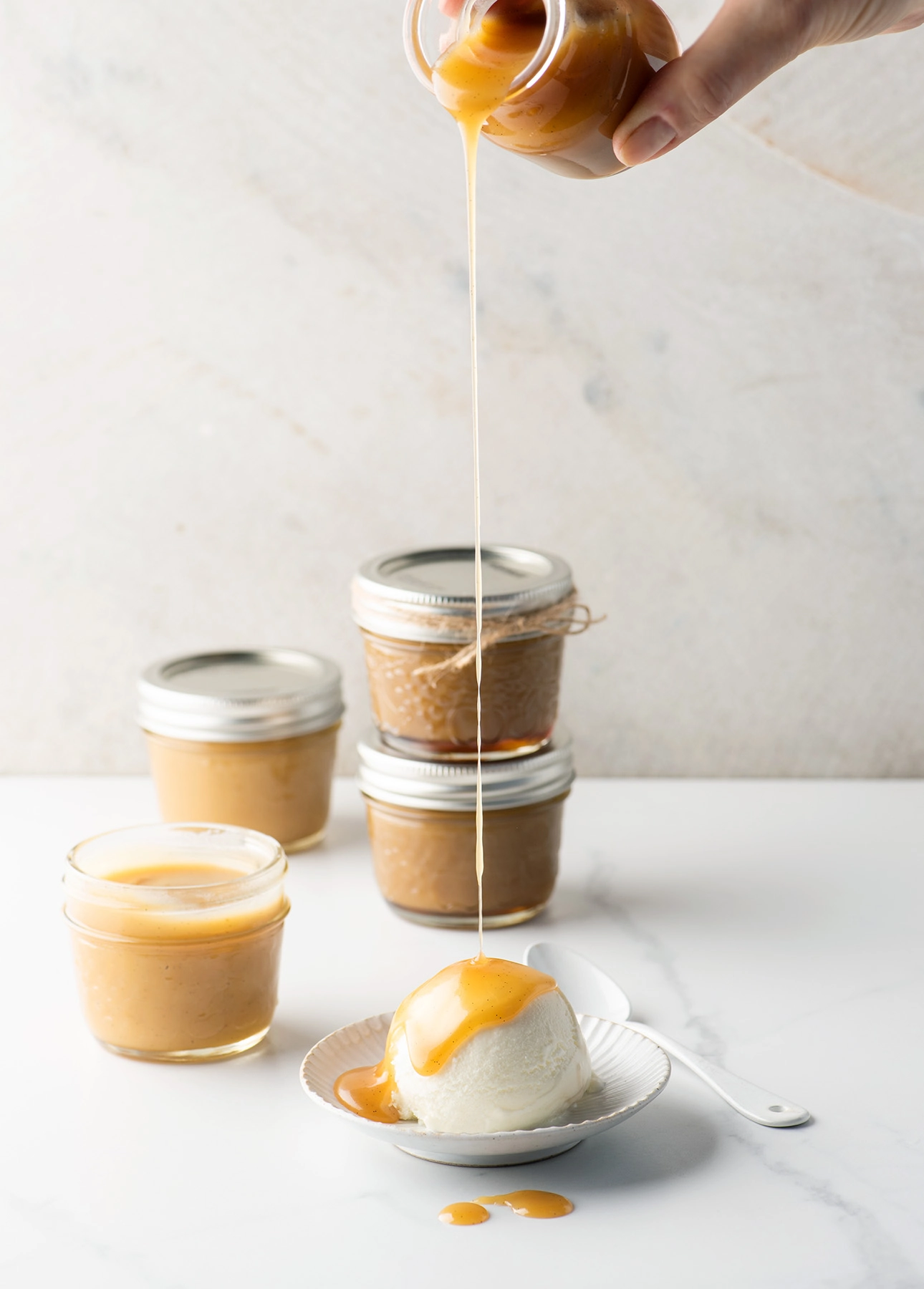 Homemade Butterscotch Sauce: An easy 5-ingredient, 15-minute homemade gift! // FoodNouveau.com