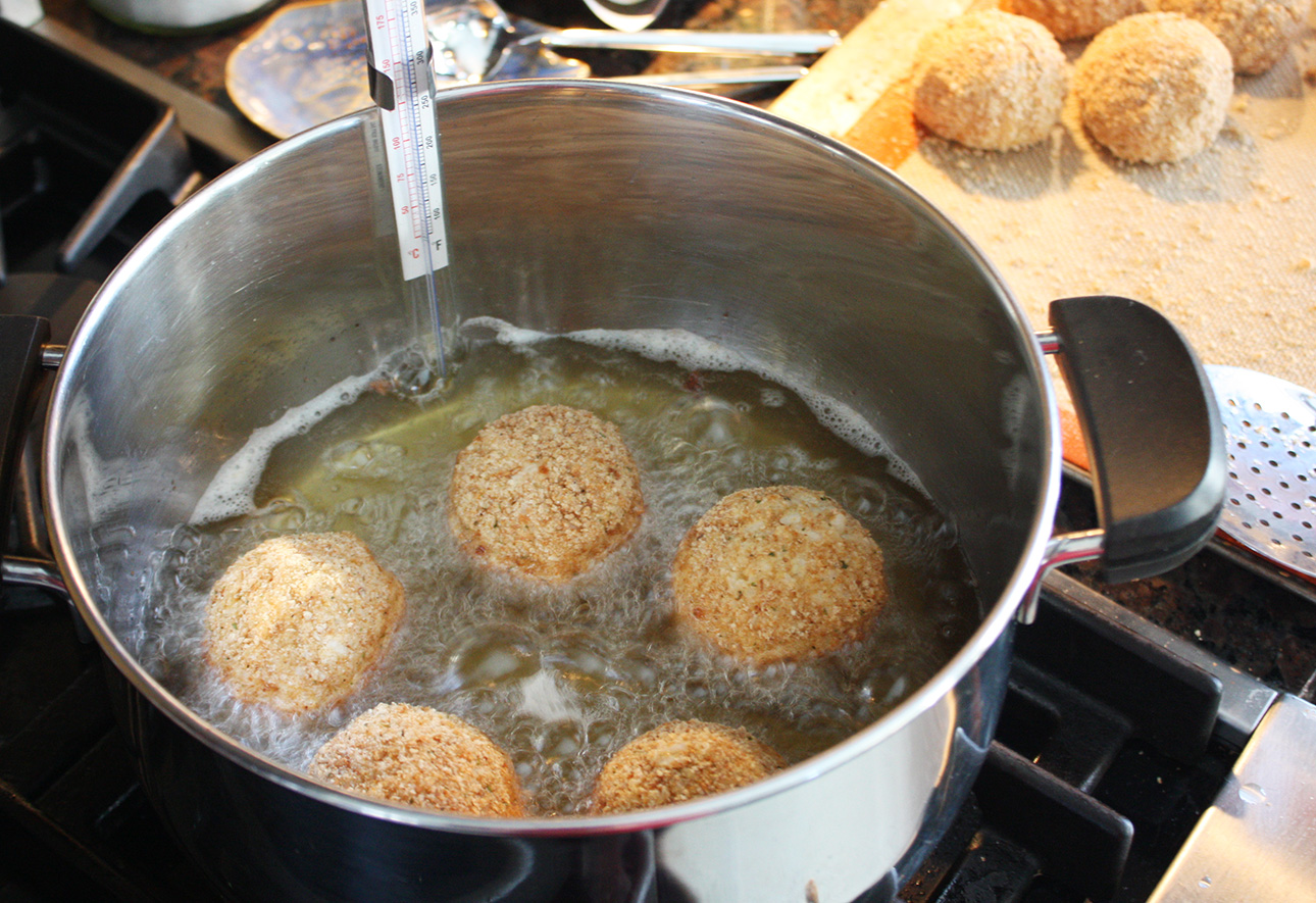 Frying arancini (Sicilian risotto balls) without a deep fryer // FoodNouveau.com