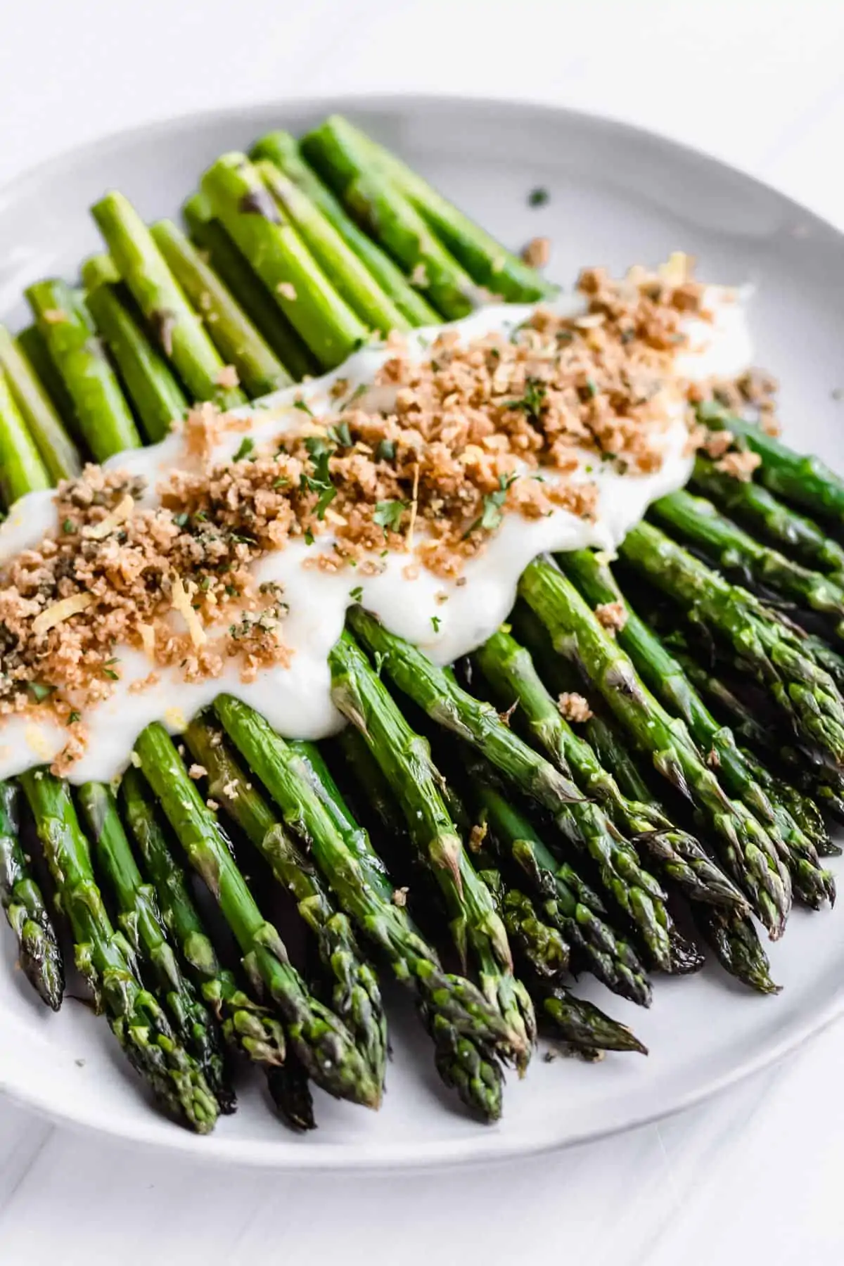 Broiled Asparagus with Parmesan Cheese Sauce by Delicious Little Bites // FoodNouveau.com