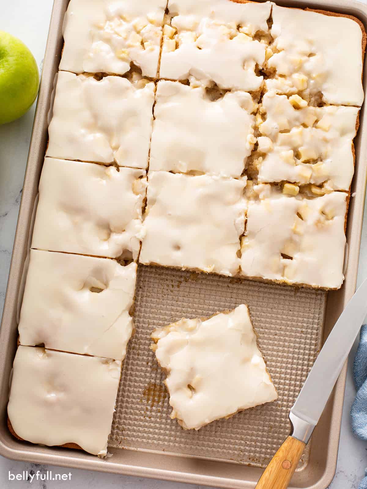 Caramel Apple Sheet Cake by BellyFull // FoodNouveau.com
