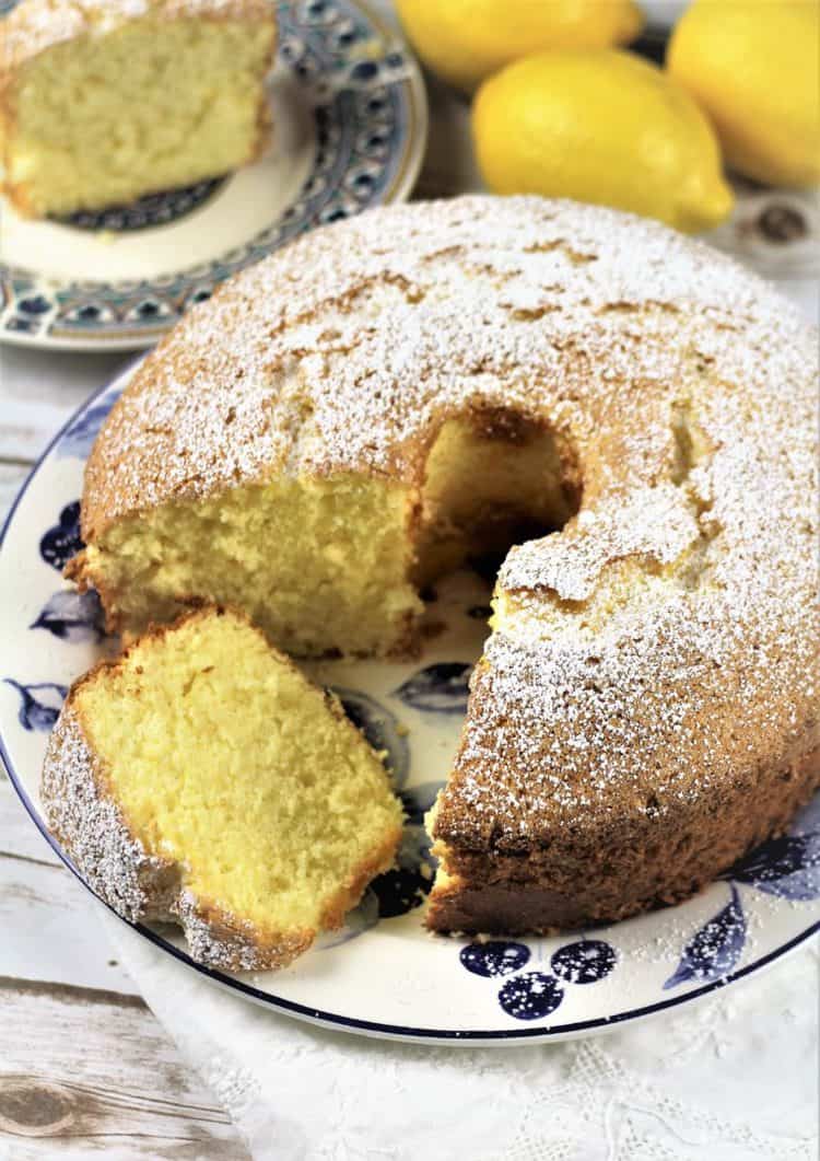 Italian Sponge Cake by Mangia Bedda // FoodNouveau.com