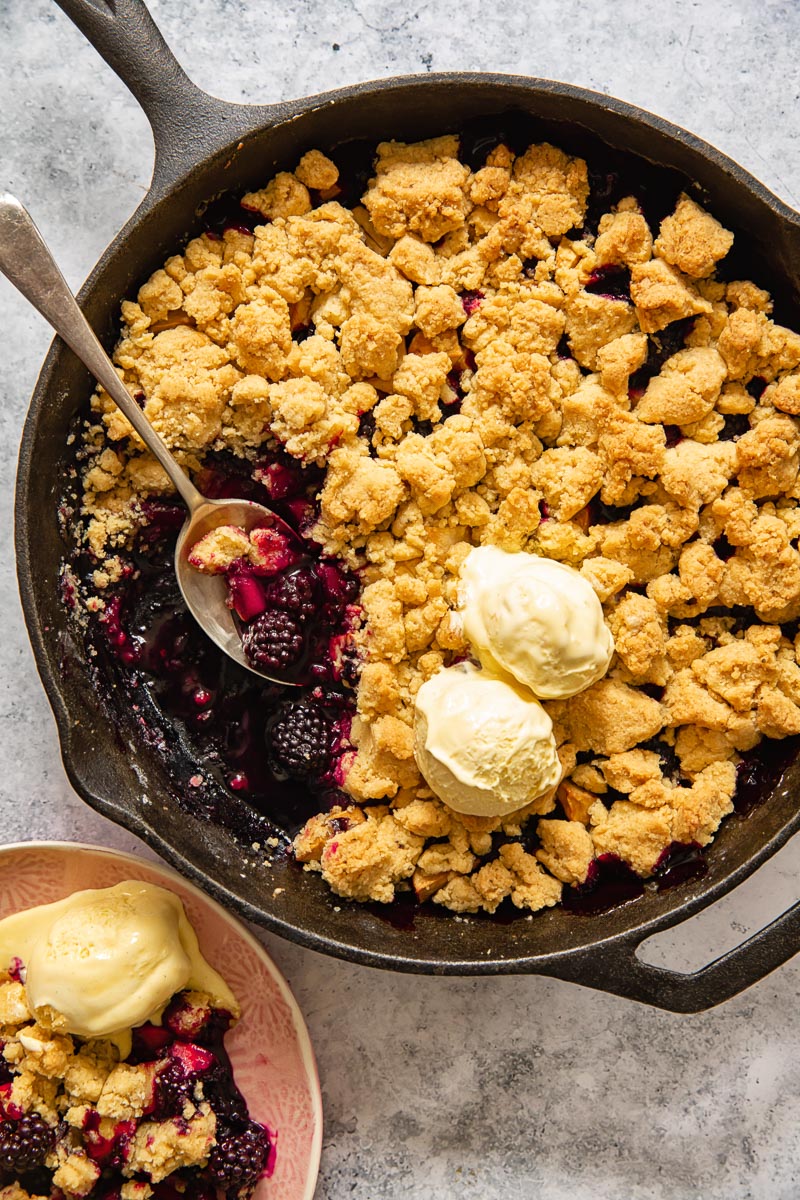 Apple and Blackberry Brown Butter Crumble by Vikalinka // FoodNouveau.com