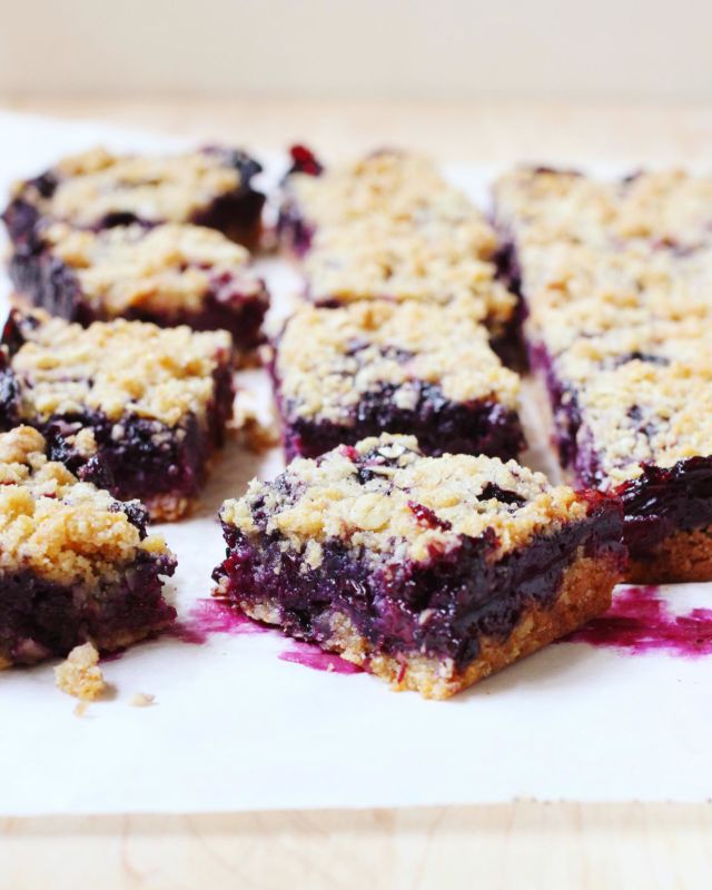 I’m going wild blueberry picking this afternoon and the first treat I’ll make with this year’s crop is these wholesome blueberry crumb bars 🫐😍 What’s your favorite blueberry dessert?
.
Click the link in my profile to get the recipe for my oats blueberry crumb bars. Filled with good-for-you ingredients, they’re perfect as an afternoon snack, but also absolutely wonderful as dessert, especially topped with a scoop of vanilla ice cream 👌🏼
.
You can also copy+paste this link for the recipe:
https://foodnouveau.com/oats-blueberry-crumb-bars/
Or DM me for the direct link! 🤗