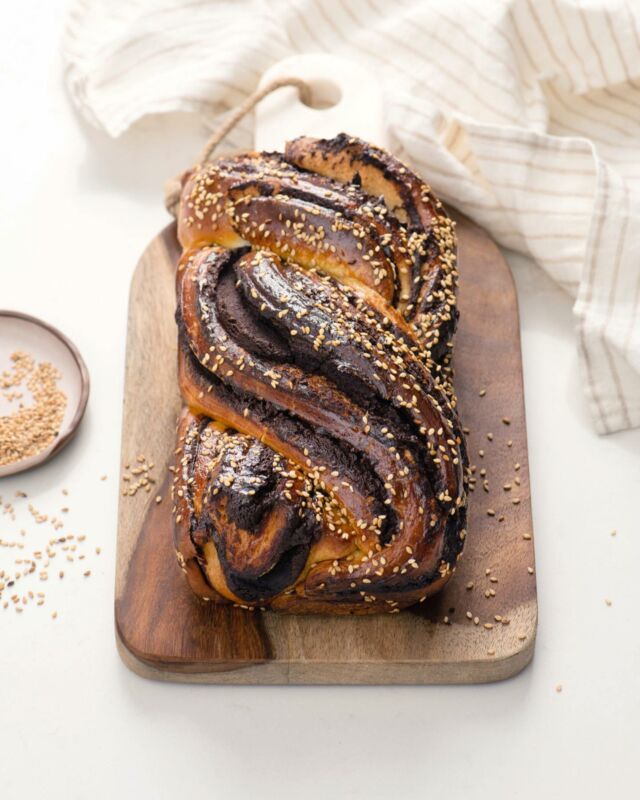 TAHINI CHOCOLATE BABKA 🌟
.
I’m a routine person when it comes to breakfast. On the weekends, though, I like to switch things up. I like to make all sorts of baked treats, from easy muffins to more elaborate from-scratch items, such as babka 😍 But what is babka, exactly? Well, traditionally, babka is a Jewish bread made with yeasted dough which is rolled out, slathered or sprinkled with a sweet filling, then rolled, twisted or breaded and baked in a loaf pan.
.
Traditional babka is made with oil, which produces a firmer, more bread-like texture, but modern versions are often made with butter, which means modern babka dough closely resembles brioche dough—and that is how babka crossed my path.
.
Brioche is a French bread made with an enriched dough; that is, a dough that contains eggs and butter. The addition of these two ingredients makes brioche lighter in texture and richer in flavor, compared to basic bread.
.
As I was researching new ideas to work with brioche dough a few years ago, I came across gorgeous photos of chocolate babka loaves. The more I looked at chocolate babka recipes, the more I noticed the similarities between brioche and babka dough. I decided to make my go-to brioche dough, fill it with a tahini and chocolate ganache, then twist it as a babka. I was hooked!💡
.
Chocolate babka treats you to the buttery fluffiness of brioche with a chocolatey filling distributed throughout—which means each bite is perfection 💯
.
Click the link in my profile to get my recipe for Tahini Chocolate Babka, along with my step-by-step method to achieve that gorgeous braiding work 🙌🏼
.
Copy + paste: https://foodnouveau.com/chocolate-babka-with-tahini/
Or DM for the direct link!