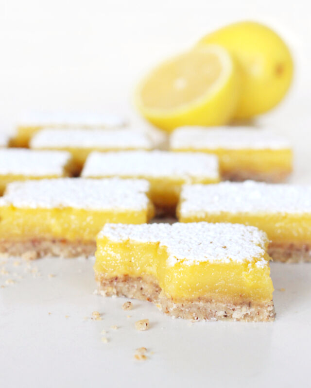 DAIRY-FREE LEMON BARS 😘🍋​​​​​​​​
.​​​​​​​​
Lemon bars are one of my go-to desserts. I make them all year long because they’re so easy to put together and they feed a crowd in no time, but I find them especially comforting in winter. Of course, winter is citrus season, and because I live in a very snowy city, I need any and all zesty treats to get me through those long, cold months 🥶​​​​​​​​
.​​​​​​​​
I’ve been making lemon bars for years and years, and when I first started making them, I started with some classic recipes created by Ina Garten and Martha Stewart. I loved them, but over the years, I’ve become more and more interested in making substitutions that lead to leaner, better-for-you desserts that don’t sacrifice taste and result in the exact same satisfaction you’d get from an indulgent treat 👌🏼​​​​​​​​
.​​​​​​​​
Over time, I tweaked my lemon bar recipe, reducing the butter and sugar amounts every time. I finally ended up foregoing butter altogether to create fully dairy-free lemon bars: using a small amount of oil in the crust is enough to hold the mixture together and create the perfectly crunchy, sturdy base to hold the creamy, puckery lemon filling 😍​​​​​​​​
.​​​​​​​​
Click the link in my profile to get my recipe for #dairyfree Lemon Bars!​​​​​​​​
Or copy + paste: https://foodnouveau.com/easy-dairy-free-lemon-bars/​​​​​​​​
As always, you can also DM me for the link (and to say hi! 😉)