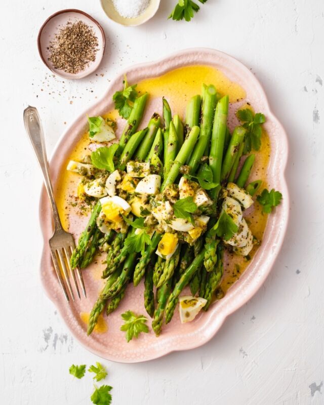 ASPARAGUS WITH GRIBICHE DRESSING 🌱
.
Resurfacing from several months of busy work and cold weather! I feel like a snowdrop flower, poking my head out again after months of lying under a blanket of snow 😴
.
When spring rolls around every year, I keep my eyes peeled to spot the first bunches of asparagus to appear at the market. To me, the bright green stalks are like a signpost: SPRING THIS WAY! 🤩 Asparagus is so versatile, too: I enjoy eating it crisp and raw, sliced super thinly and used as a topping for a tartine, sauteed and incorporated into a stir-fry, incorporated into classic weekend brunch dishes, or used as a topping for a lunch bowl.
.
But my favorite way to serve fresh spring asparagus puts the vegetable front and center: I simply steam the stalks and dress them with a classic French hard-boiled egg dressing called sauce gribiche. In case you're not familiar with this funny-sounding but incredibly delicious condiment, gribiche dressing is made very much like mayonnaise, with the significant difference being that you use hard-boiled eggs instead of fresh ones. The dressing is then enhanced with chunky flavorings, including gherkins, capers, and fresh herbs 😱😍
.
Gribiche dressing is a totally irresistible condiment that is the perfect companion to crisp-tender asparagus. Serve this impressive yet easy French dish for a luxurious brunch alongside smoked salmon and some fresh, crusty bread 👌🏼
.
Get this recipe through the link in my profile
Or copy + paste into a browser: foodnouveau.com/asparagus-with-gribiche-dressing/
You can also always DM me for the link! 💚