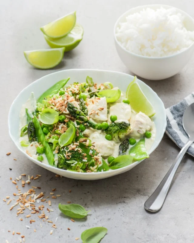 Chicken & Toasted Coconut Green Curry 🥥🌿
.
This curry tastes like you simmered it all day… but you didn’t. (In fact, it came together in less than 25 minutes 🤯) Toasted coconut adds a subtle nutty depth that makes the whole bowl feel extra special, and it’s cozy in the most “I needed this” way 💆🏼‍♀️
.
Get this recipe and many more in my cookbook, Simply Citrus! Link in profile, or copy + paste in a browser: https://foodnouveau.com/cookbooks/simply-citrus/
.
Fun fact: the hardcover can be a bit tricky to find these days (it’s been around!), but the eBook version is still easy to get online—so the citrus inspiration lives on. If you're looking for a special gift for yourself or a citrus lover in your life, I still have signed copies in both English and French that I would be happy to send directly to you 🤩
.
#greencurry #chickendinner #currynight #comfortfood #weeknightmeals
