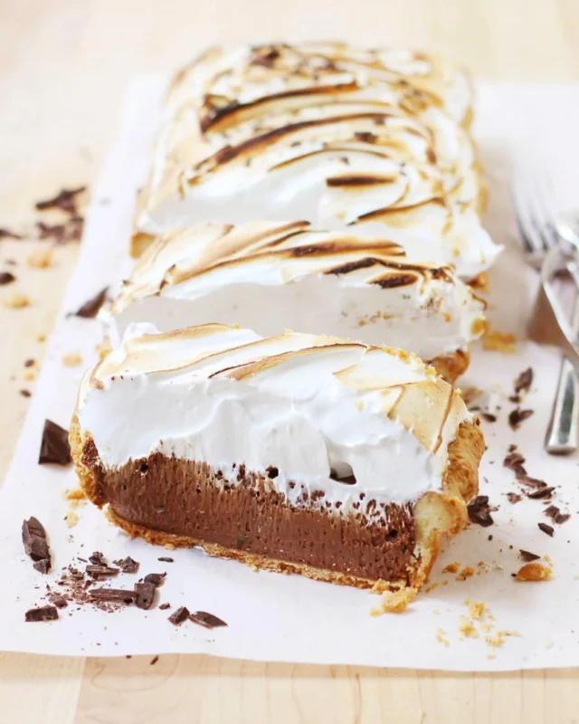 Chocolate Meringue Pie 💥
.
This chocolate meringue pie is dramatic in the best way. Rich chocolate filling, tall swoopy meringue, and that toasted top that makes everyone stare for a second 👀
.
I love it because it’s a total showpiece, but it still hits that nostalgic, cozy note. Serve it cold for neat slices and clean layers, or let it sit a little so the chocolate softens and gets extra luscious. Either way, don’t be surprised if people who “didn’t need a big slice” suddenly go back for seconds 😏
.
Click the link in my profile to get my recipe for Chocolate Meringue Pie, or comment RECIPE and I’ll DM it to you right away 🍫
.
https://foodnouveau.com/chocolate-meringue-pie/
.
#chocolatepie #meringue #bakingfromscratch #chocolatelovers #pielovers