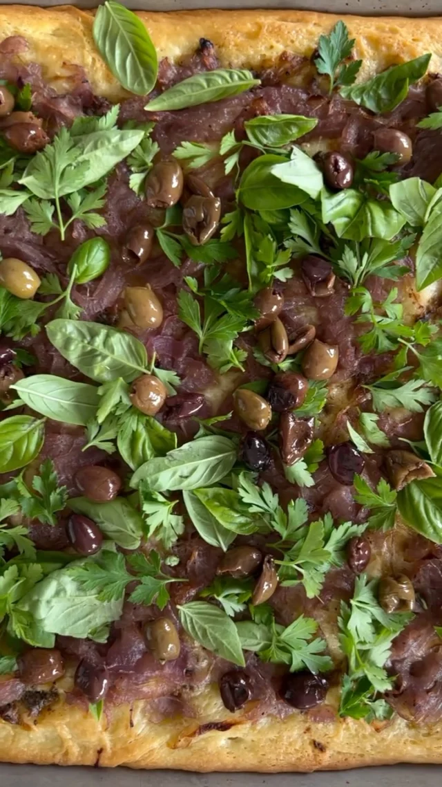 That addictive umami-filled anchovy flavor… without the anchovy look 🐟👀
.
Here’s my favorite pissaladière trick: I spread anchoïade (anchovy-garlic-olive oil goodness) right onto the dough instead of laying down whole anchovy fillets. Same Provençal punch, but way more forgiving—and you can make it as subtle or as bold as you want. If you think you hate anchovies, this is the gateway method I’d bet on 👌🏼
.
Click the link in my profile to get my recipe for Provençal Flatbread (Pissaladière!), or comment RECIPE and I’ll DM it to you right away 🤗
.
https://foodnouveau.com/pissaladiere-provencal-flatbread
.
#pissaladiere #frenchbaking #frenchrecipes #anchovies #flatbread