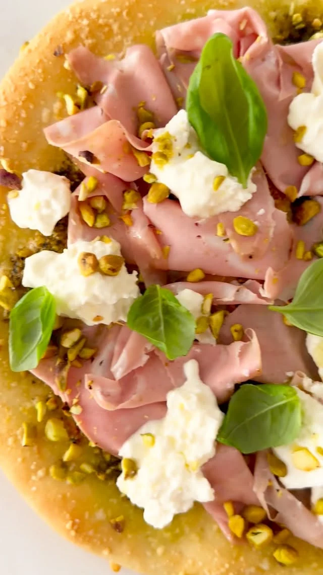 Some pizzas are light and restrained. This is not that pizza—and that’s exactly why I love it so much 😍
.
Mortadella brings the silky richness, burrata melts into creamy pockets, and pistachios add that crunchy, nutty finish. On a thin Roman-style crust, it’s a full pizza-night upgrade ✨
.
Get the recipe for my Mortadella, Burrata, and Pistachio Pizza through the link in my profile, or comment PIZZA and I’ll DM you the direct recipe link right away!
.
https://foodnouveau.com/mortadella-burrata-pistachio-pizza/
.
#romanpizza #pizzalovers🍕 #mortadella #burrata #italiancooking