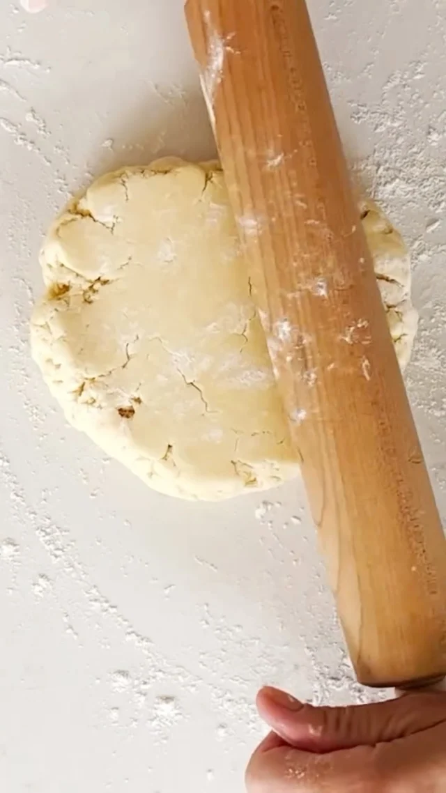 A flaky, buttery crust with zero drama 😇
Using the food processor is my go-to shortcrust pastry method when I want it to *just work* 
.
Get ready for summer pie season! My recipe for shortcrust pastry is through the link in my profile, or you can also comment RECIPE and I’ll DM you the direct recipe link right away!
.
https://foodnouveau.com/foolproof-shortcrust-pastry-food-processor-method/
.
#shortcrustpastry #pielovers #baking101 #pastryclass #easyrecipes