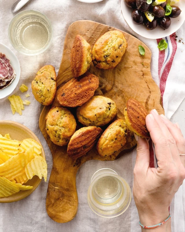 How to Make Savory Madeleines 🐚
.
Savory madeleines are such an addictive little apéro bite: tender, buttery, easy to grab, and just unexpected enough to wow your guests 😌 These savory treats are made for summer happy hour—set them out with olives, cornichons, cured meats, a few cheeses, and something cold to drink, and you’ve got the perfect pre-dinner situation 🥂
.
My savory madeleines are best served warm or at room temperature, which makes them super practical for hosting. Bake them earlier in the day, reheat briefly if you want that fresh-from-the-oven softness, then pile them onto a board and let everyone snack while dinner comes together.
.
Click the link in my profile to get my recipe for Savory Madeleines, or comment RECIPE and I’ll DM it to you right away ✨
.
https://foodnouveau.com/how-to-make-savory-madeleines/
.
#savorybaking #madeleines #aperotime #appetizerideas #frenchfood