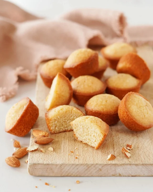 Brown butter is a very persuasive reason to bake 🔥😍 Financiers have crisp edges, tender almond-rich centers, and an easy recipe formula that welcomes almost any nut, berry, stone fruit, citrus zest, or bit of chocolate you want to add.
.
Financiers are especially handy at the end of summer because a plain batch can be topped or served with whatever fruit happens to be on the counter. The batter also keeps in the fridge for a few days, so you can bake a small batch and enjoy them fresh out of the oven at every bite 👌🏼
.
Click the link in my profile to get my recipe for Classic French Financiers, or comment RECIPE and I’ll DM it to you right away 🧈
.
https://foodnouveau.com/french-financiers/
.
#financiers #frenchbaking #brownbutter #frenchdessert #bakingfromscratch