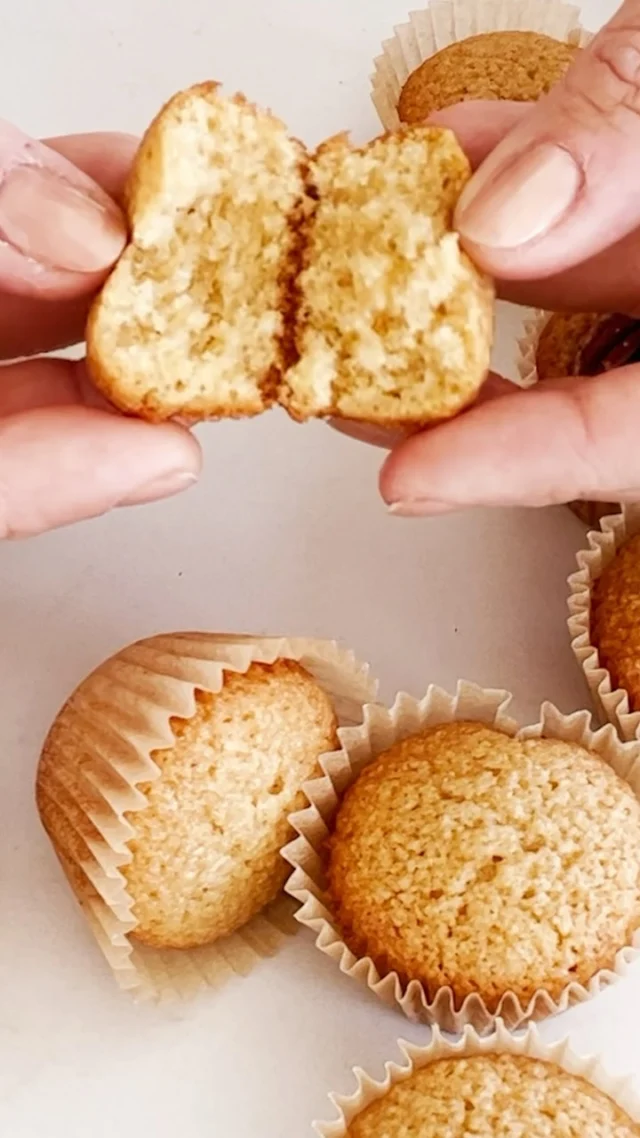 Financier batter is a gift to your future self 🤗 You can mix my easy maple financier batter, refrigerate it in an airtight container for up to a week, and bake a small batch whenever you want them fresh 🔥
.
Click the link in my profile to get my Maple Financiers recipe, or comment RECIPE and I’ll DM it to you right away!
.
https://foodnouveau.com/maple-financiers/
.
#financiers #mapledessert #frenchbaking #makeaheadbaking #fallbaking
