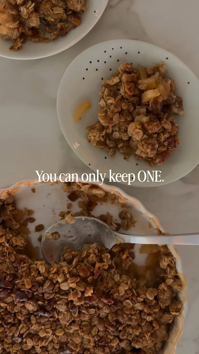 You can only keep ONE, and I’m not making this decision for you 😏 Apple crumble, maple pudding, pistachio cookies, or hazelnut cake. Which one survives?
.
All four recipes are on Food Nouveau: https://foodnouveau.com/recipe-index/
.
#falldesserts #applecrumble #mapledessert #pistachiocookies #fallbaking