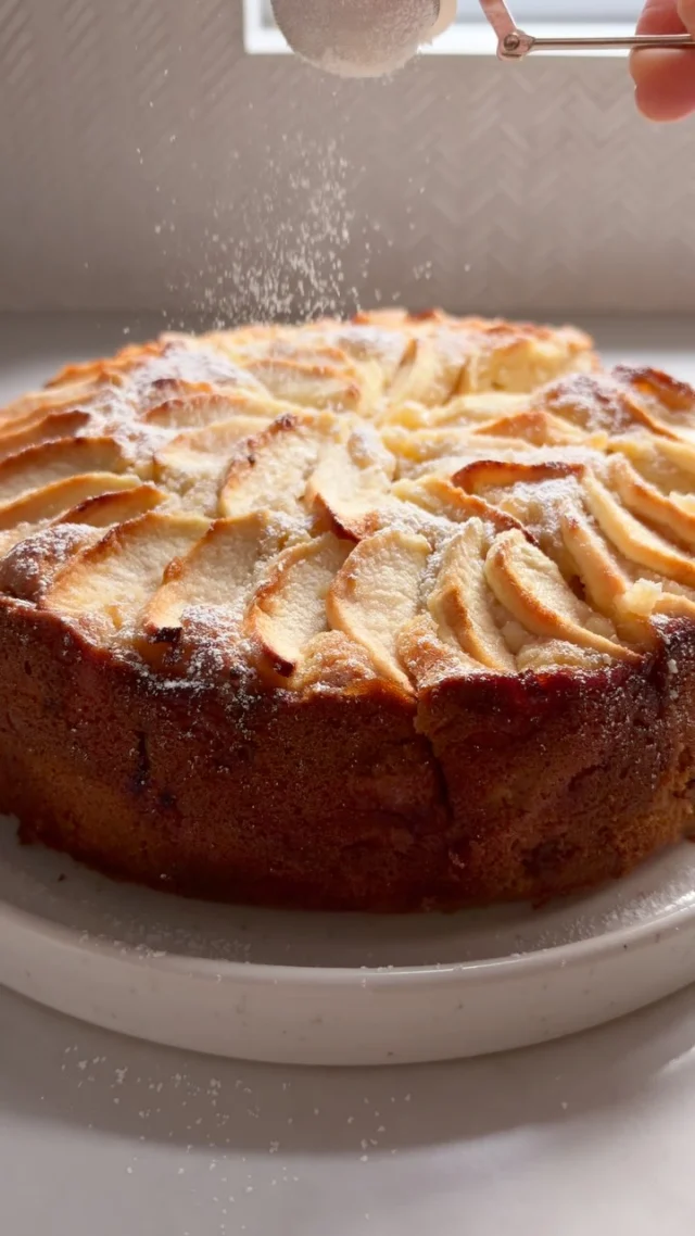 In Italy, I’ve often encountered cakes served at breakfast, and the ones topped with fruits have always been my favorites. My Torta di Mele (Italian Apple Cake) is unbelievably tender, with apples inside and on top, and lemon and vanilla in the batter. The apple slices do the decorating, so there’s no frosting to make. A little powdered sugar just before serving, if you like, and you’re all set 🙌🏼
.
Find my brand new Italian apple cake recipe through the link in my profile, or comment RECIPE and I’ll send it to you 🍎
.
https://foodnouveau.com/italian-apple-cake-recipe/
.
#tortadimele #italianapplecake #applecake #italianbaking #fallbaking