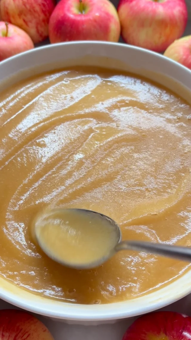 If you’re not a fan of cinnamon and feel a little alone this time of year, this citrus applesauce is for you! 🍎 Orange and lemon bring so much brightness to the apples, and baking everything together gives the sauce a lovely depth of flavor—no cinnamon needed. I leave the apple skins on for extra fiber, which also means less prep! 🙌🏼
.
You can leave the applesauce chunky, or pass it through a blender if you like a perfectly smooth texture. I’ll bet you’ll enjoy eating it by the spoonful like I do, but it’s also delicious spooned over pancakes or stirred into yogurt or oatmeal. Find the recipe through the link in my profile, or comment RECIPE and I’ll send it to you 🍊
.
https://foodnouveau.com/whole-wheat-apple-pancakes/
.
#applesauce #applerecipes #appleseason #fallrecipes #homemadeapplesauce