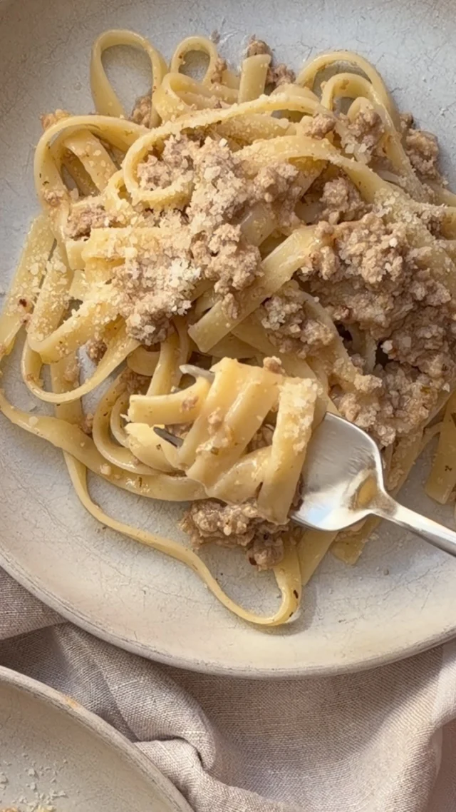 My classic Bolognese has been a reader favorite for years, so I think it’s time you met another ragù I love 🤍 This is ragù bianco, or white bolognese: a mellow, creamy meat sauce made WITHOUT tomatoes, but with veal, pork, pancetta, mild Italian sausage, and fennel. A bit of lemon juice at the end lifts the rich flavor of the sauce right up (you know I couldn’t leave citrus out of this recipe! 😇) 
.
The finishing touches are my favorite part: tossing the pasta with the sauce, adding a splash of pasta water, and stirring in finely grated Parmigiano-Reggiano until it’s all beautifully creamy. Classic long pasta, curly mafaldine, chunky rigatoni… this sauce is great with ANY pasta shape. If you already make my classic Bolognese, this one deserves a turn in your kitchen, too 🍝
.
This NEW recipe is at the link in my profile, or comment RECIPE and I’ll send it over.
.
https://foodnouveau.com/white-bolognese-sauce-ragu-bianco/
.
#whitebolognese #ragubianco #nationalpastaday #pastarecipe #italiancooking