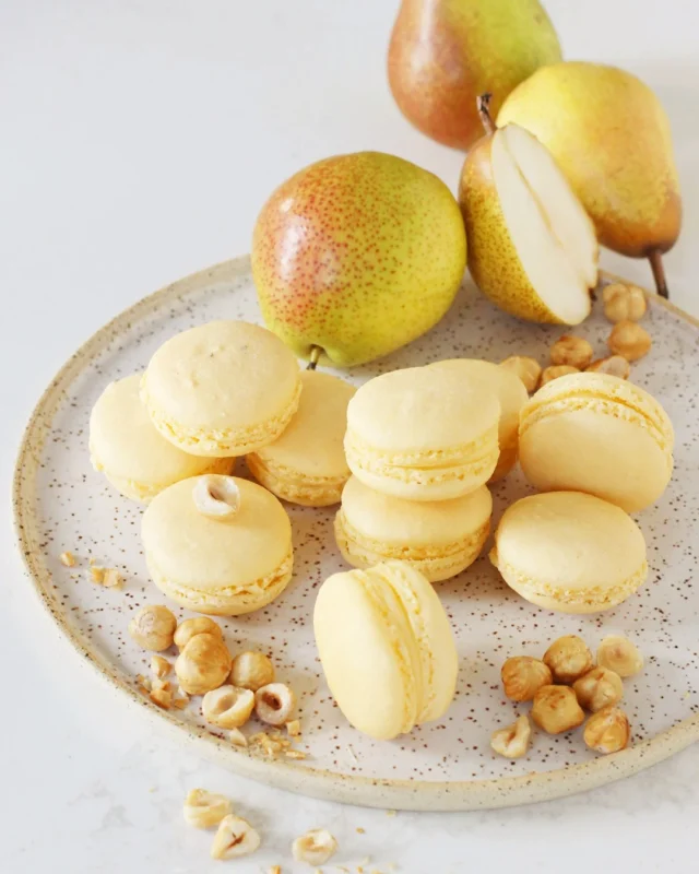 There’s a little surprise tucked inside these macarons 🍐 The hazelnut shells hold a Frangelico-infused pear cream, with a spoonful of caramelized diced pear right in the middle. I love how that extra bit of fruit brings out the pear's delicate flavor!
.
If you usually make chocolate or salted caramel macarons, this is a lovely fall flavor to try. Let the filled macarons rest overnight in the fridge before enjoying; the shells and filling need that time together. Which macaron flavor would you like to bake next?
.
Click the link in my profile for my Hazelnut Pear French Macarons recipe, or comment RECIPE and I’ll DM it to you right away!
.
https://foodnouveau.com/hazelnut-pear-macarons/
#pearmacarons #frenchmacarons #hazelnut #frenchbaking #fallbaking